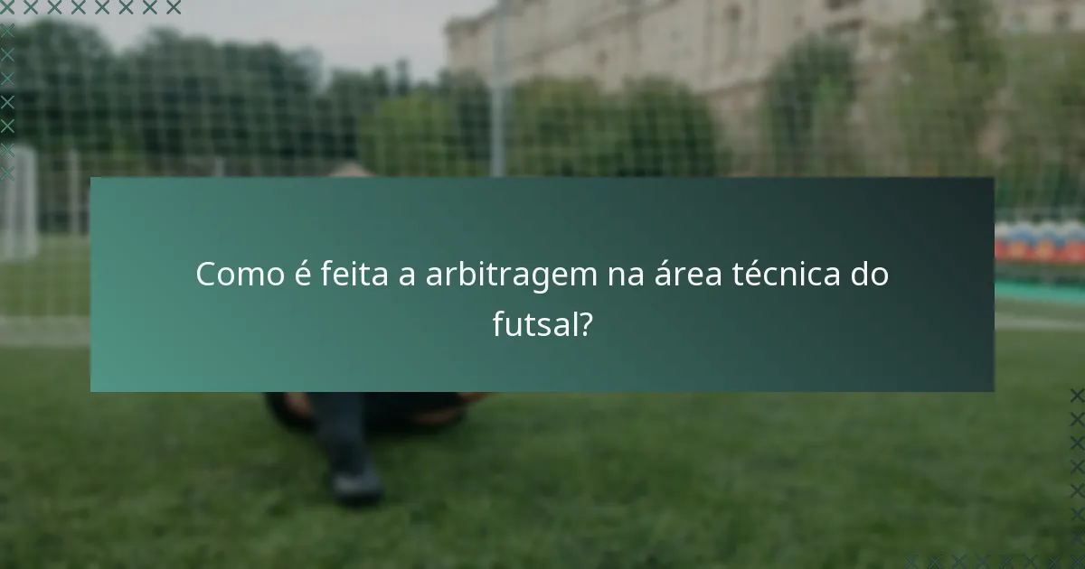 Como é feita a arbitragem na área técnica do futsal?